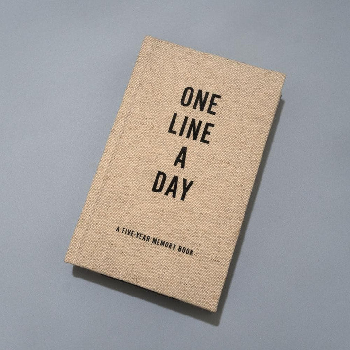 Chronicle Books - Canvas One Line a Day
