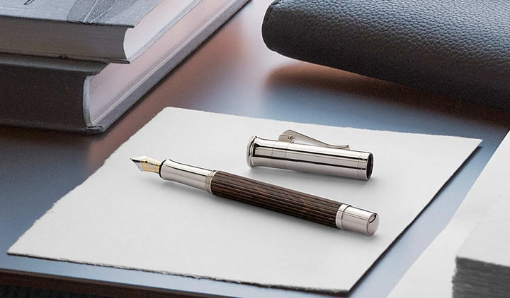GRAF VON FABER - CASTELL - CLASSIC EBONY FOUNTAIN PEN 18K Gold Nib - BLACK PLATINUM