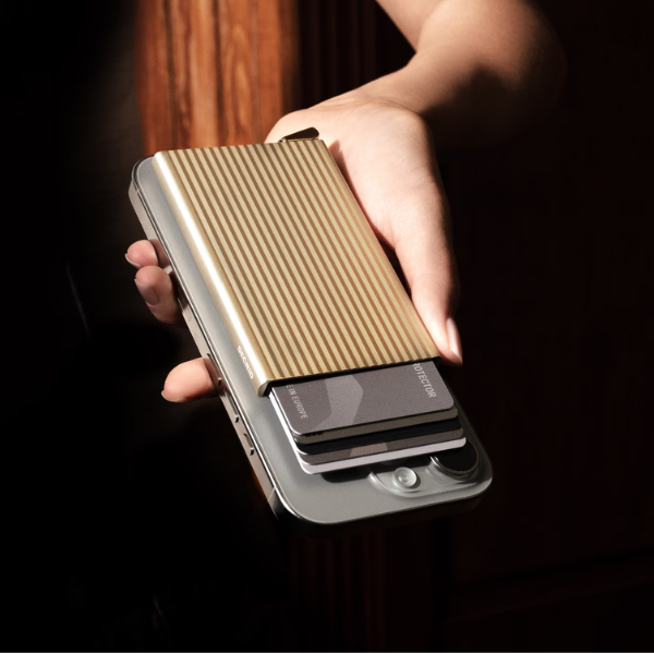 SECRID - Premium+ Cardprotector for MagSafe - Fluted Cashmere