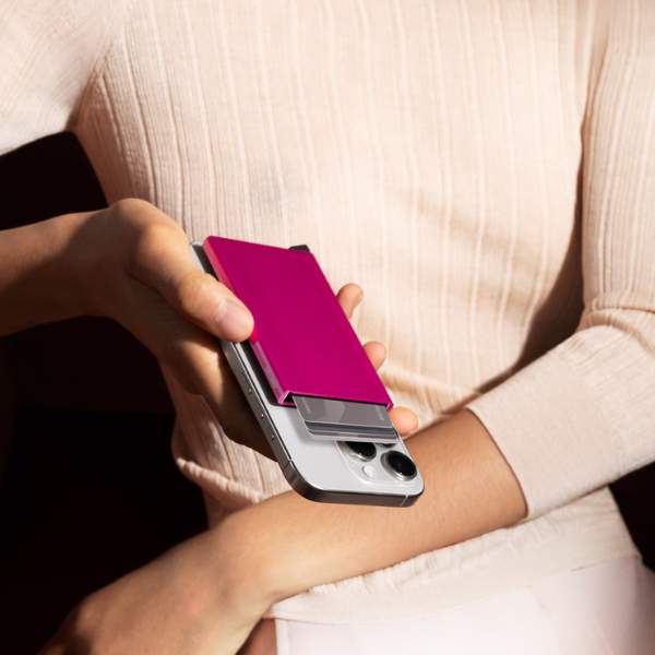 SECRID - Cardprotector for MagSafe - Fuchsia