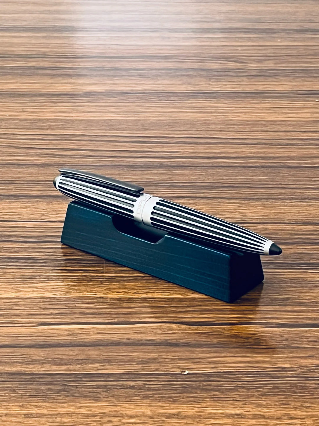 Toyooka Craft - Hinoki Blue Fountain Pen Rest