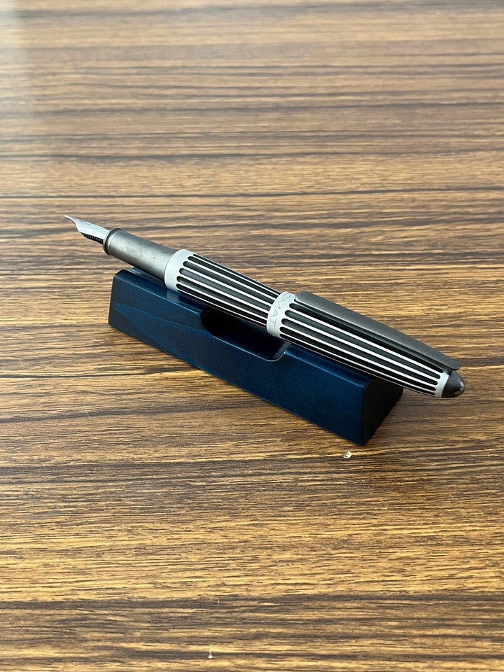 Toyooka Craft - Hinoki Blue Fountain Pen Rest